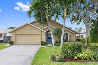 Building Photo - 6238 Dania St