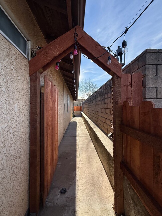 Foto del edificio - NEW Beautiful 3 Bedroom 1 Bath ADU - Furnished (Unfurnished Negotiable)