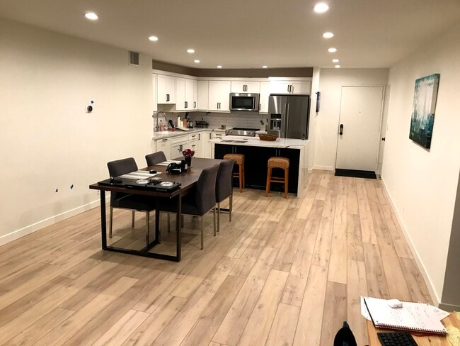 Foto del edificio - 2318 Fox Hills Dr