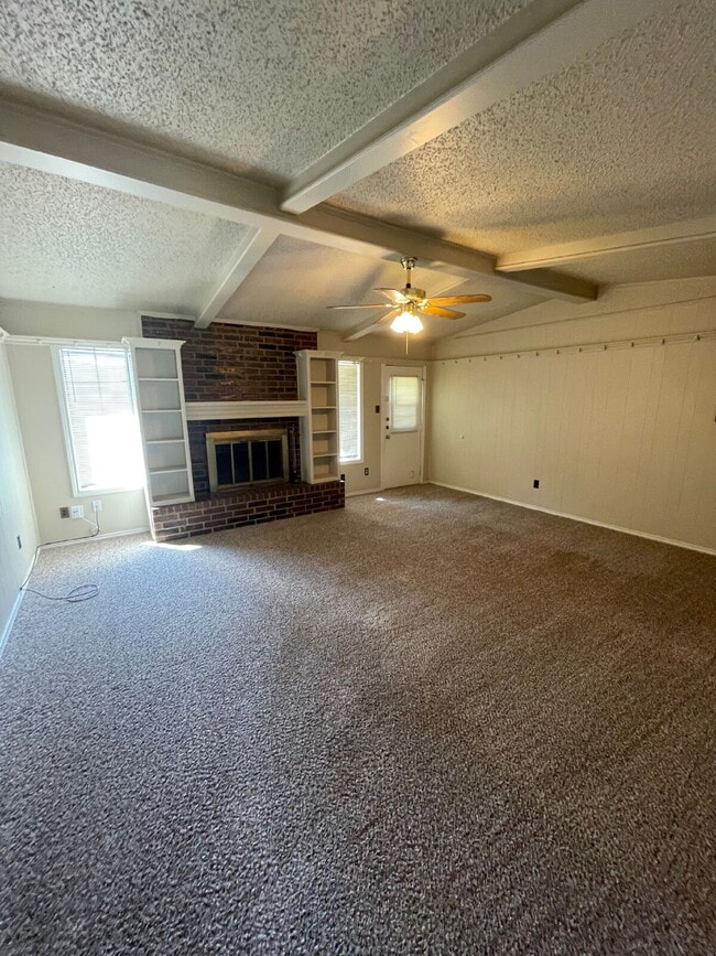 Building Photo - House Located Between Two Parks & Near Mov...