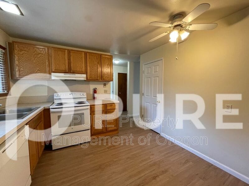 Primary Photo - 14368 SE Lee Ave