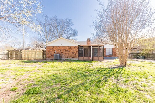 Building Photo - 6100 Scarlet Leaf Dr