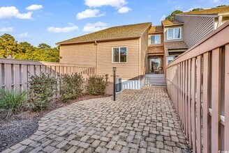 Building Photo - 4000 Fairway Lakes Dr