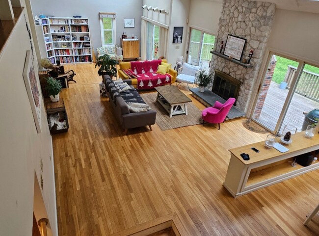 Foto del edificio - 162 E Emerson Rd