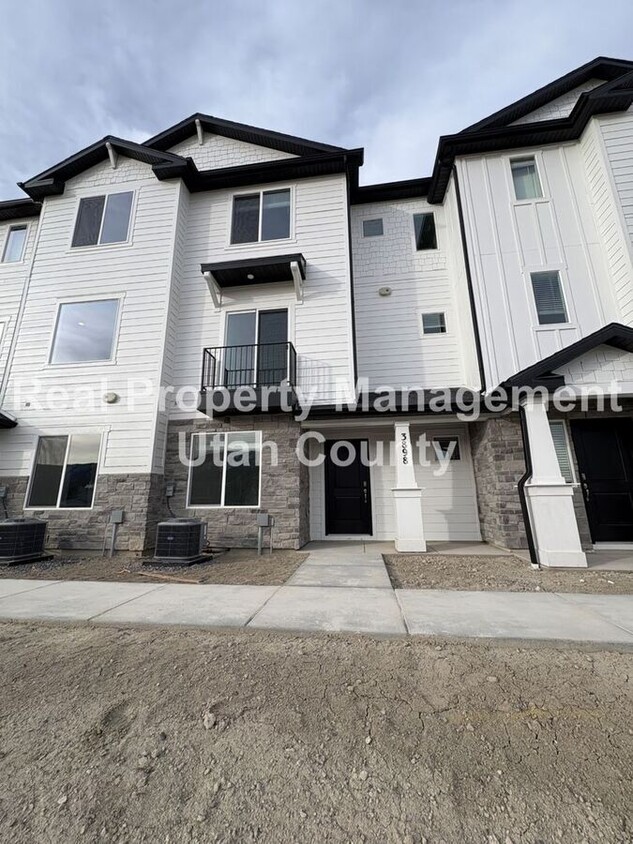 Foto principal - Brand New Eagle Mountain Townhome!