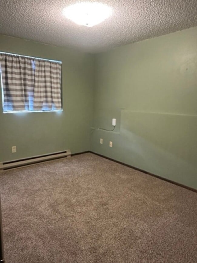 Building Photo - 4979-823/825 2nd St Duplex