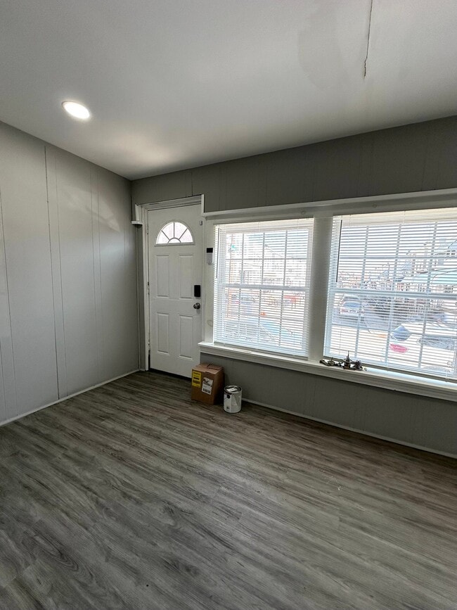 Building Photo - 2620 Sylmar St