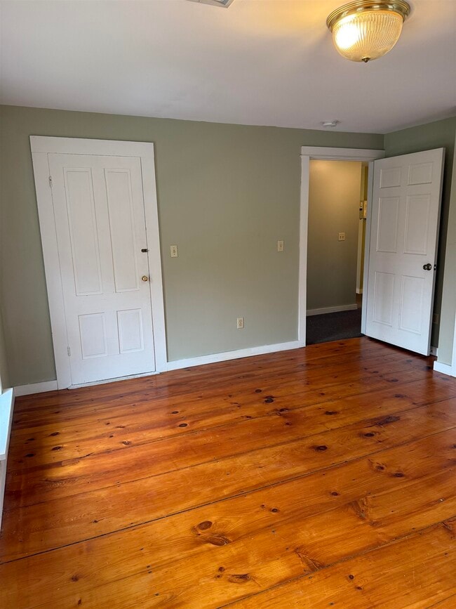 Building Photo - 586 Bellows Falls Rd