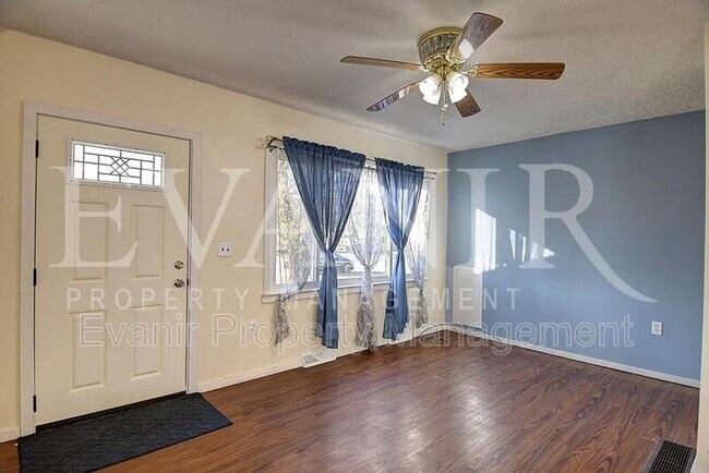 Building Photo - 113 Oakwood Ave