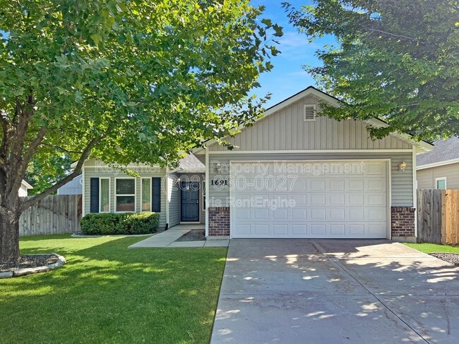 Building Photo - 1691 E Daulby St