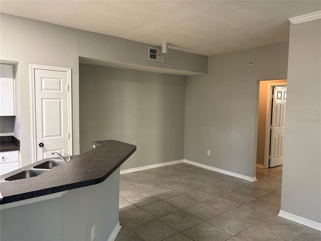 Foto del edificio - 6408 Raleigh St