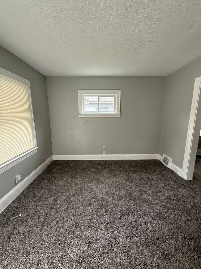 Building Photo - MAPLE HEIGHTS 4 BED SINGLE