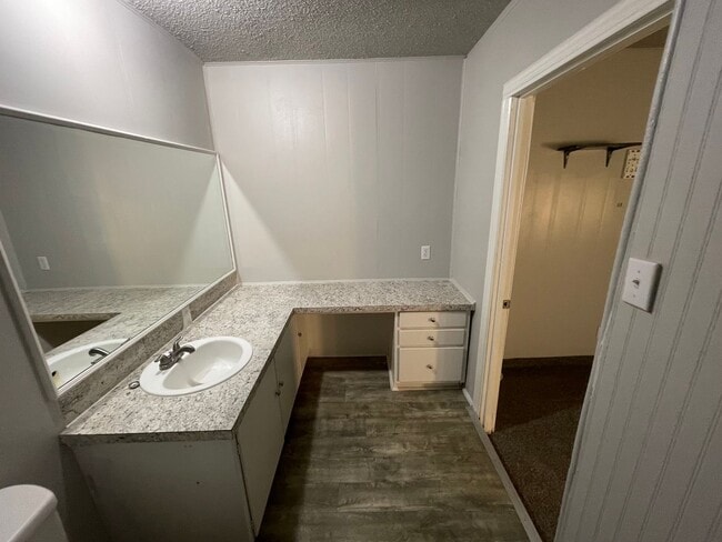 Building Photo - 3 bedroom, 3 bath