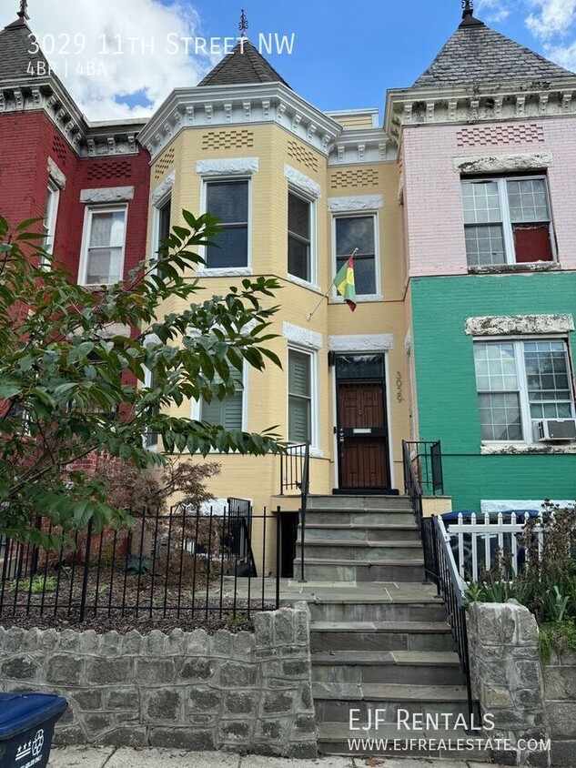 Foto principal - Columbia Heights Four Story Row home for R...