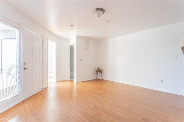 Foto del edificio - 9817 Walnut St