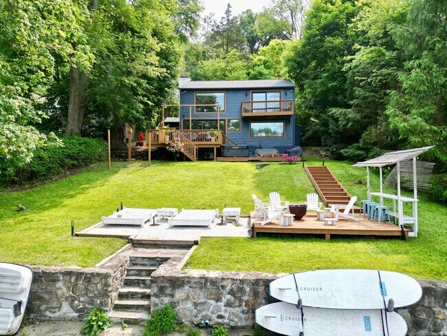 Foto del edificio - 18 Candlewood Springs Road