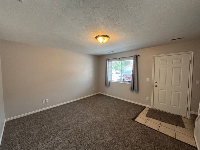 Foto del edificio - 3-bedroom 1.5-bathroom Town home in Chubbuck, Idaho