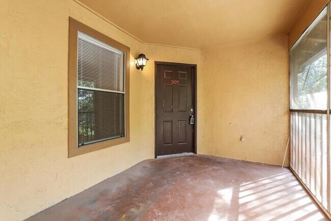 Building Photo - 623 Dory Ln