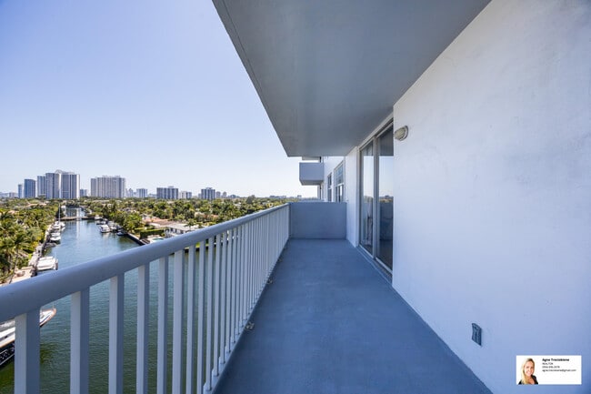 Building Photo - 137 Golden Isles Dr