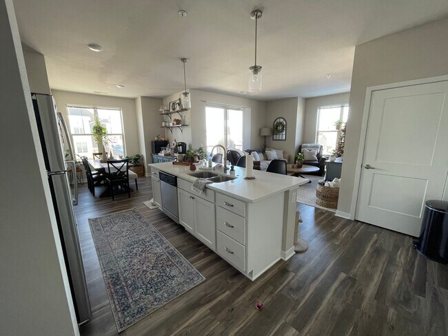 Building Photo - 5615 Summer Shine Dr