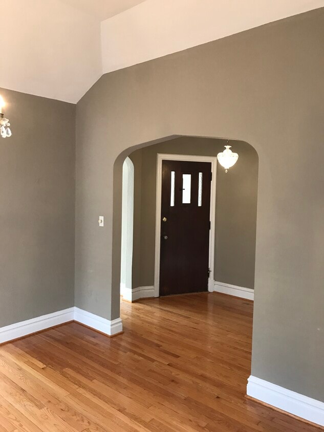 7311 Pershing Ave Unit 2E, University City, MO 63130 Apartments in