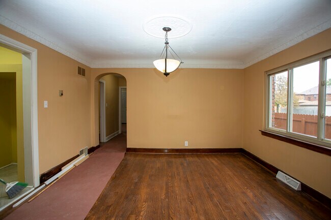 DINING ROOM - 18115 Roselawn St