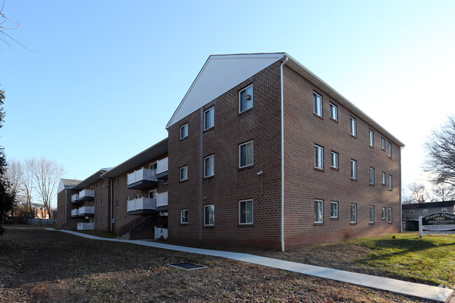 Foto del edificio - Maple Court Apartments