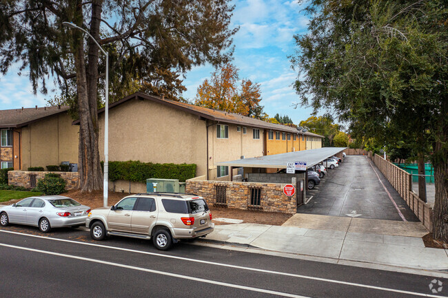 Alt. Exterior - El Matador Apartments