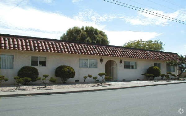Building Photo - 2701 Lincoln Ln