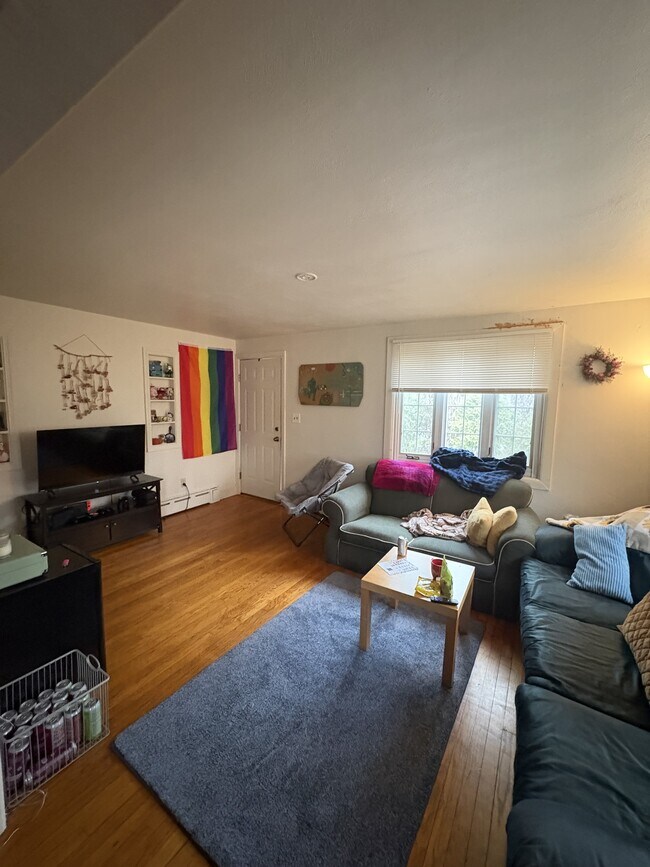 Foto del edificio - 525 E Pleasant St