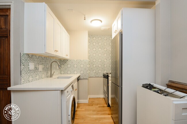 Building Photo - 325 Jefferson Ave