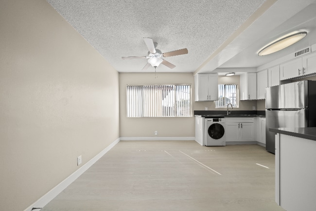 Building Photo - 12236 Manor Dr