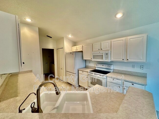 Building Photo - 535 Wexford Dr