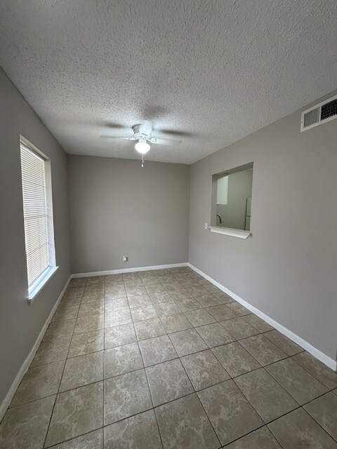 Comedor - Gladefield Garden Apartments