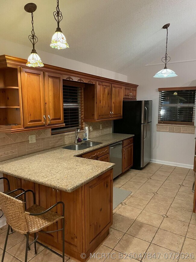 Foto del edificio - 232 Maplecrest Cir