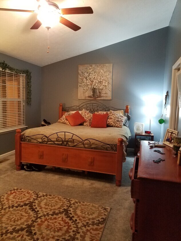 Master bedroom - 3001 Hamilton Church Rd