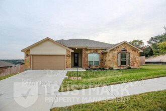 Building Photo - 1304 Risen Star Ln