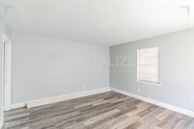 Building Photo - Updated 3 Bed / 1 Bath Ranch-Style Home