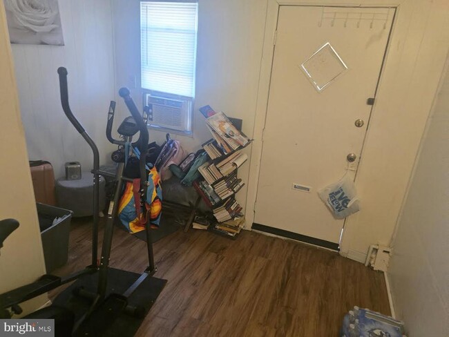 Building Photo - 82 N Sycamore Ave