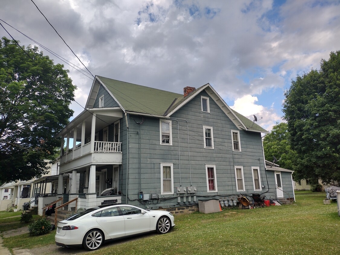 Primary Photo - 708 Linden Pl