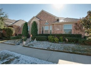 Building Photo - 5641 Hampshire Dr