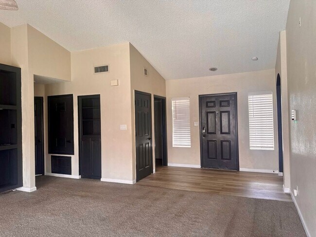 Foto del edificio - 3582 W 14th Pl