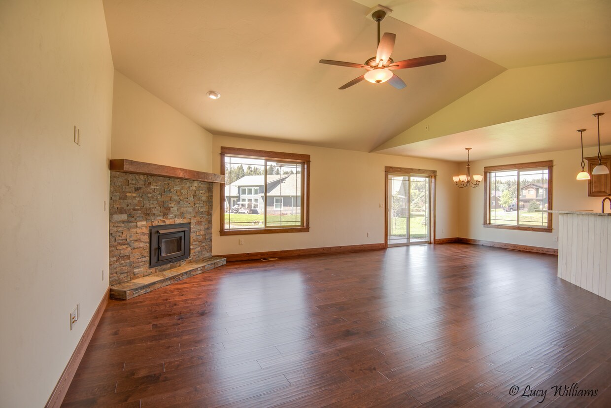 Primary Photo - 1176 Mill Creek Dr