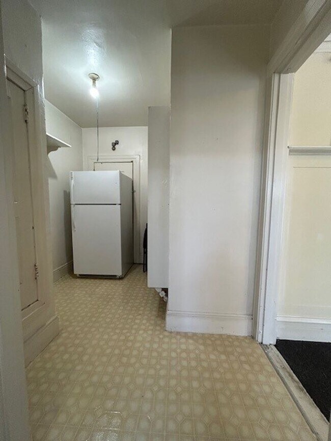 Foto del edificio - Spacious, Studio , One Bath Unit.