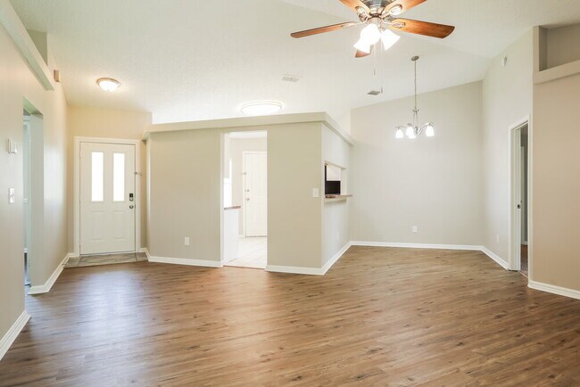 Building Photo - 2520 Ambrosia Dr