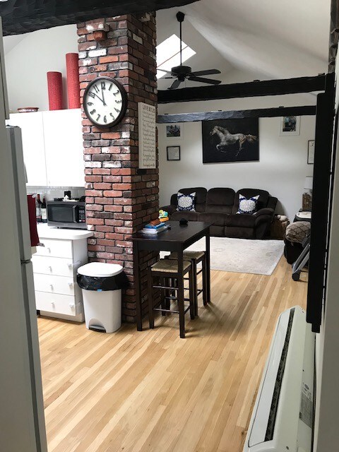 Foto del edificio - 89 Amesbury Rd