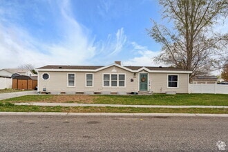 Building Photo - 551 W 8th S