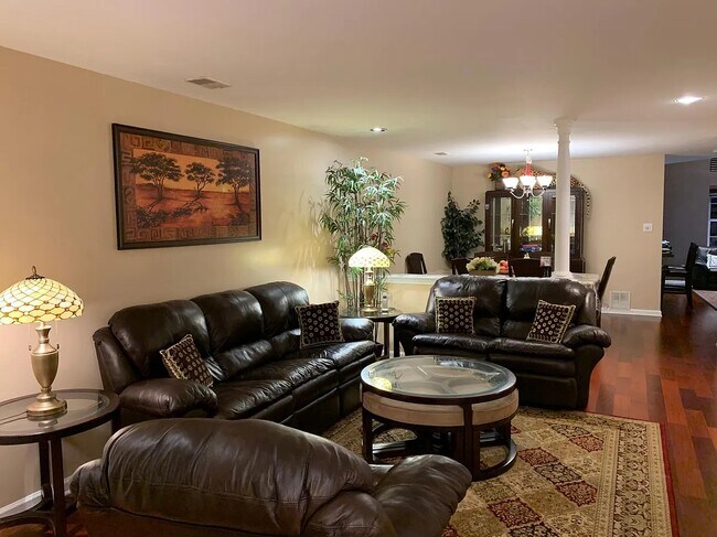 Foto del edificio - 304 Harvest Ln