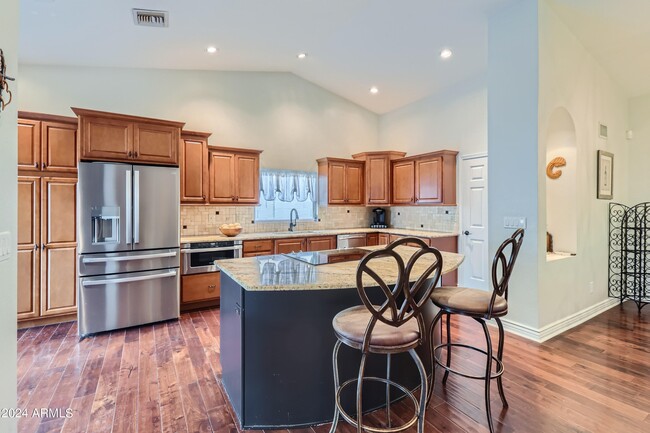 Building Photo - 10522 E Bella Vista Dr