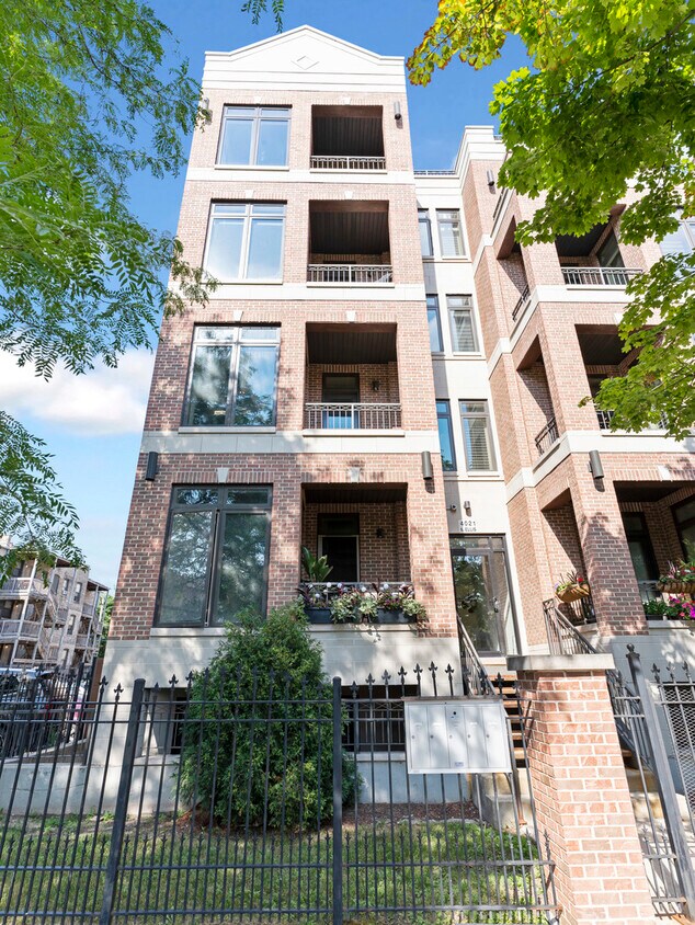 4021 S Ellis Ave Unit 1N, Chicago, IL 60653 Condo for Rent in Chicago